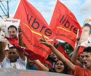 Los simpatizantes de la Alianza de Oposición aguardan con expectación este miércoles el desenlace del conteo de votos de las elecciones del domingo. (Foto: AFP/ El Heraldo Honduras/ Noticias Honduras hoy)