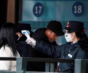 Algunos países enviaron aviones a la zona en la que surgió la epidemia para repatriar a sus ciudadanos, mientras otros optaron por imponer restricciones al ingreso de personas provenientes de China.