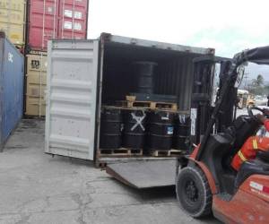La droga fue descubierta dentro de este contenedor cuya procedencia aún no ha sido revelada. (Foto: DLCN/ El Heraldo Honduras/ Noticias Honduras hoy)