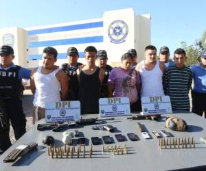 ﻿Un total de cinco supuestos miembros de la pandilla 18 fueron capturados este miércoles cuando se disponían a cometer una masacre en la capital de Honduras (Fotos Jimmy Argueta).