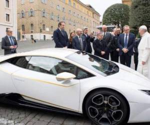 El Lamborghini papal subvencionará también a una asociación italiana que ayuda a las víctimas de las redes de la prostitución.