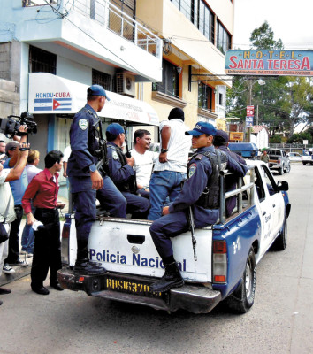 Fiscalía investiga hallazgo de cédulas en sede de Azules Unidos