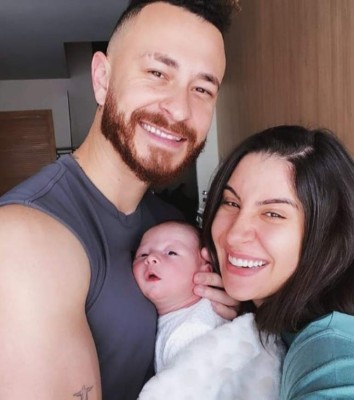 'Influencers' aseguran que no le asignarán género a su bebé para que lo elija al crecer