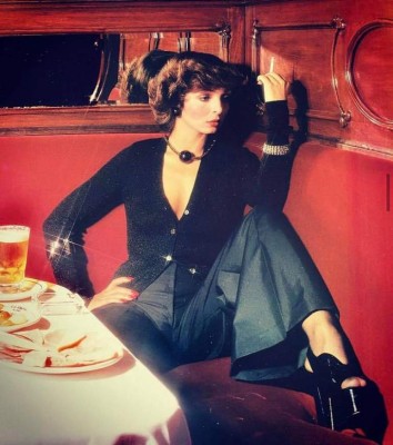 Ana Martín se convierte en 'reina de Twitter' tras publicaciones icónicas de su juventud