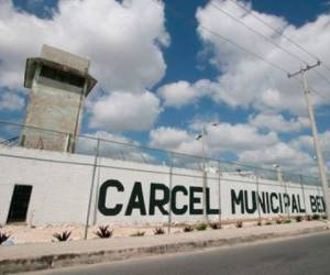 Medios de prensa de Quintana Roo señalan que los fugitivos pertenecen a dos bandas delictivas dedicadas a la venta de droga al menudo.