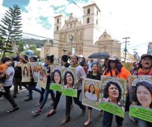Grupos de mujeres pidieron justicia por Berta Cáceres.