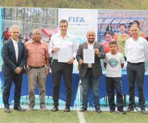 Entrenadores, directivos, niños y Reinaldo Rueda estuvieron presentes en el evento en la capital de la país. FOTOS: David Romero