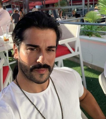 FOTOS: Burak Ozcivit, el actor considerado el hombre más guapo de Turquía