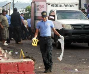La masacre que se registró la madrugada del domingo en la colonia Altos de Loarque dejó ocho personas fallecidas a manos de individuos que se transportan en un vehículo pick-up.