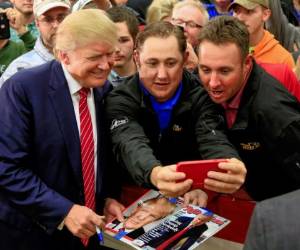 En su última reunión Trump hasta bajo y compartió con los asistentes.