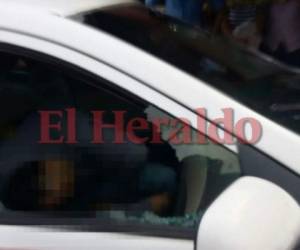 El vehículo con registro 69 fue a impactar contra un negocio de balconería ubicado en el sector del ataque al taxista. (Foto: El Heraldo Honduras/ Noticias Honduras hoy)