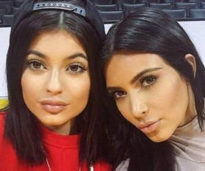 El número de seguidores en Instagram, quién posee el mejor estilo, o simplemente quién luce más hot, son motivos que muchos inventan para enfrentar a las dos hermanas.