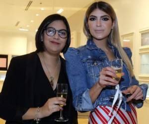 Gracia Fortín y Paulina Atala inauguraron la colección con un brindis.
