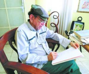 El jurista Livio Ramírez ha escrito 14 libros y actualmente trabaja en otros cuatro textos.