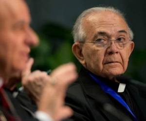 La Iglesia católica salvadoreña informó el jueves 26 de noviembre que suspendió de todas sus funciones a Delgado por acusaciones de abuso sexual a una menor e informó que el prelado aceptó las imputaciones.