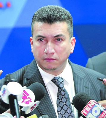 Fiscales se llaman en torno a supuestos cheques