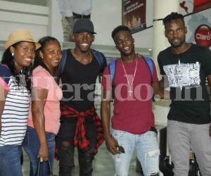 Alberth Elis fue recibido hoy en el aeropuerto