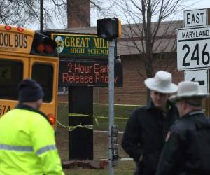 De acuerdo con Freese, 'la policía llegó y respondió rápidamente. Llegaron muchos agentes. Ahora, la policía está recorriendo las salas de clase'. (Foto: AFP/ El Heraldo Honduras)