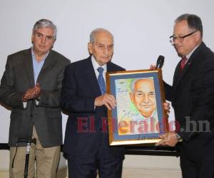 Don Emilio Larach, uno de los que recibió el reconocimiento del sector privado.