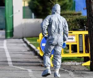 La Organización Mundial de la Salud (OMS), que ya declaró emergencia internacional por la actual epidemia, reportó en Filipinas la primera víctima mortal del nuevo coronavirus fuera de China, un hombre de 44 años de Wuhan.