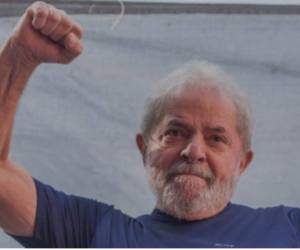 Un abogado de Lula, Cristiano Zanin, dijo que Lula 'está muy sereno'. 'La decisión de la corte suprema le dio una luz de esperanza de que pueda haber justicia. Nuestra batalla jurídica, nuestro foco, es obtener la nulidad del proceso', agregó.