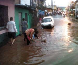 Por unos 50 años los vecinos del sector Los Jucos del barrio Morazán han sufrido por las inundaciones que causa la quebrada La Orejona.