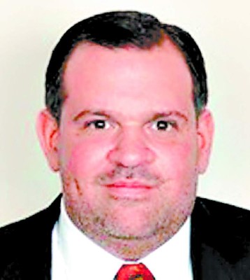 Copán tributa masiva despedida a Gauggel y su hijo