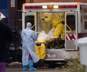 Martin Salia llegó el sábado por la tarde en el aeropuerto de Eppley Airfield en Omaha. (Foto: AP)