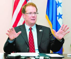 El embajador ha estado al tanto del proceso de elección, que requirió de seis intentos hasta lograr completar el Poder Judicial el noche del jueves.