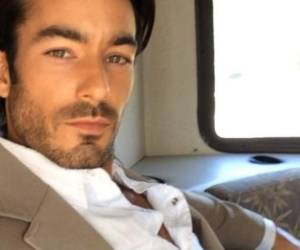 Aarón viajaba a Italia cuando el avión en el que se conducía sufrió este percance, él y los otros pasajeros a bordo se llevaron un gran susto.