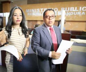 Los funcionarios del CNA, Gabriela Castellanos y Odir Fernández, han presentado cerca de 10 denuncias ante el MP.