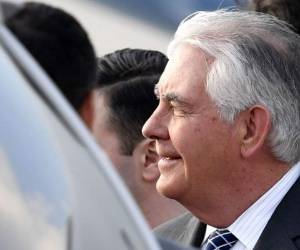 El secretario de Estado estadounidense, Rex Tillerson, llega al aeropuerto de Vnukovo II en Moscú. Foto Agencia AFP.