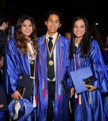 Seniors de la International School escalan un peldaño más