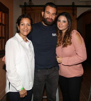 Santé abre puertas con concepto artístico y lleno de talento