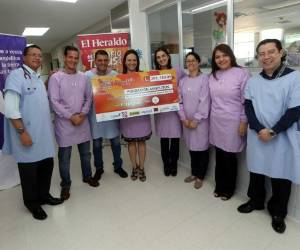 Con el apoyo de los participantes, Diario El Heraldo le entregó un grano de amor a la Fundación.