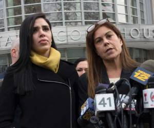 La joven Emma Coronel, una exreina de belleza de 27 años y madre de mellizos que son hijos de 'El Chapo', viajó desde México para asistir a la audiencia de su marido (Foto: AFP/ El Heraldo Honduras/ Noticias de Honduras)