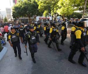 A las 4:30 PM se retiraron los elementos de seguridad del Paseo Liquidámbar. Foto: Marvin Salgado/EL HERALDO.