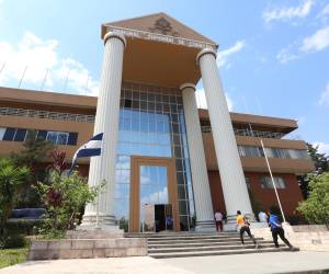 El TSC comenzó con una serie de lineamientos encaminados a desenmascarar cómo se están gestionando los fondos públicos en la Secretaría de Planificación y Estrategia, especialmente tras la adquisición de tres boletos aéreos que costaron más de 607 mil lempiras.