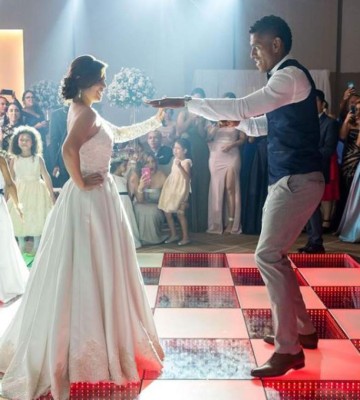 Las románticas fotos que compartió Carlo Costly de su boda