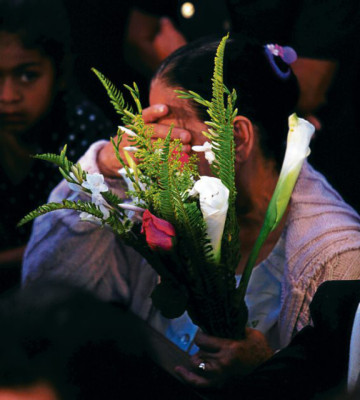 Pueblo hondureño de hinojos ante la Morena milagrosa