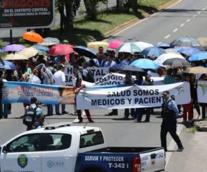 Las protestas, motivadas por exigencias de reintegro de personal y pago de salarios atrasados, provocaron suspensión parcial de atenciones médicas, pero ya no hay motivo para más paralización de atenciones.