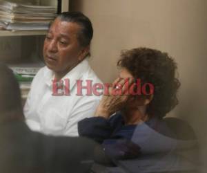 El médico Gustavo Francisco Carías Sarmiento y la enfermera Ernestina Melera Vásquez durante el proceso judicial. (Foto: El Heraldo Honduras, Noticias de Honduras)