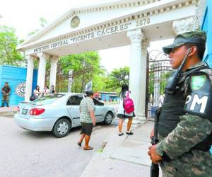 El Instituto Central Vicente Cáceres permanece bajo resguardo militar desde hace aproximadamente un mes.
