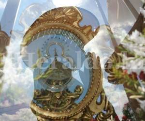La Morena más guapa de Honduras, la Virgen de Suyapa, lució con esplendor su real majestad en el inicio de su novena. Foto Johny Magallanes