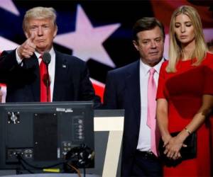 Paul Manafort, el exjefe de campaña ahora imputado, renunció antes de las elecciones. Exconsejero del expresidente de Ucrania Viktor Yanukovych, salió de la campaña luego que las autoridades ucranianas revelaran que el cabildero había recibido un pago de 12,7 millones de dólares de un dirigente pro-ruso.