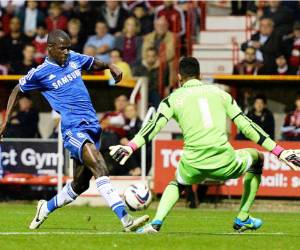 El brasileño ramires hizo uno de los goles del Chelsea ante Swindon Town.