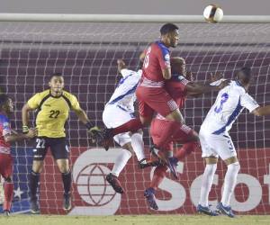Los panameños vencieron a los salvadoreños (Foto: Agencia AFP)