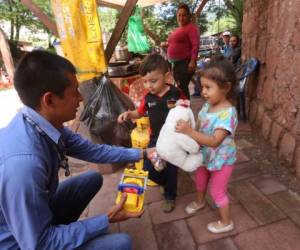 Los juguetes son entregados en las zonas de mayor necesidad de la capital. Foto: Alex Pérez