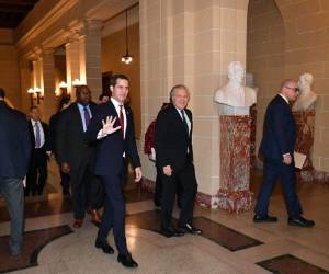 El Secretario General de la Organización de los Estados Americanos, Luis Almagro (C), se dirige a una reunión con el líder de la oposición de Venezuela, Juan Guaido (3 ° R) en la sede de la OEA en Washington, DC, el 6 de febrero de 2020. / AFP / MANDEL NGAN