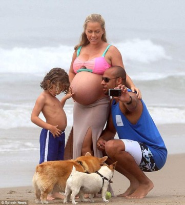 Exconejita revela secretos de la mansión Playboy